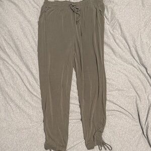 Splendid Sandwash Jersey Jogger in Military Olive